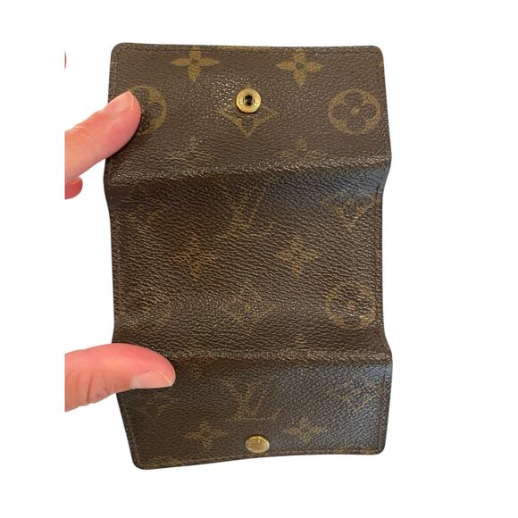 Louis Vuitton Key Holder Brown Monogram LV Print - Picture 4 of 13
